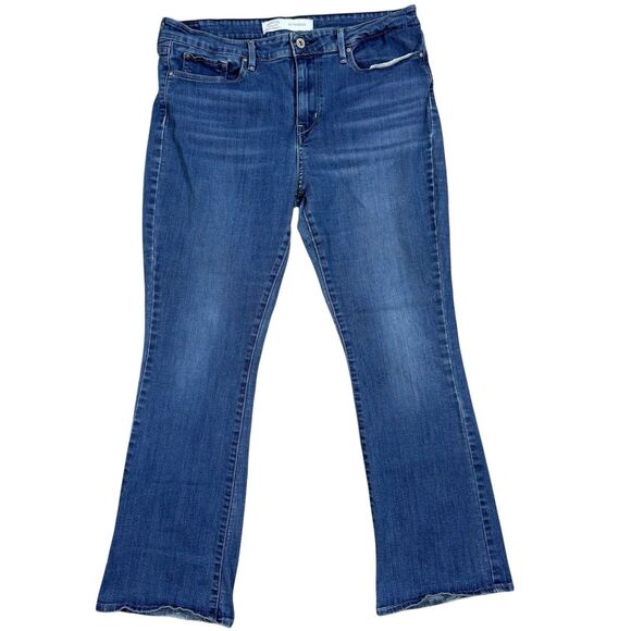 Levis Signature Jeans Womens Size 14S (32Wx30L) Blue Denim Mid-Rise Bootcut - Picture 1 of 10